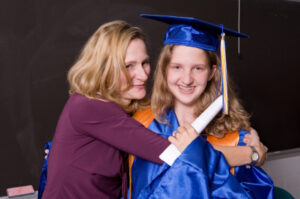 grad with mom